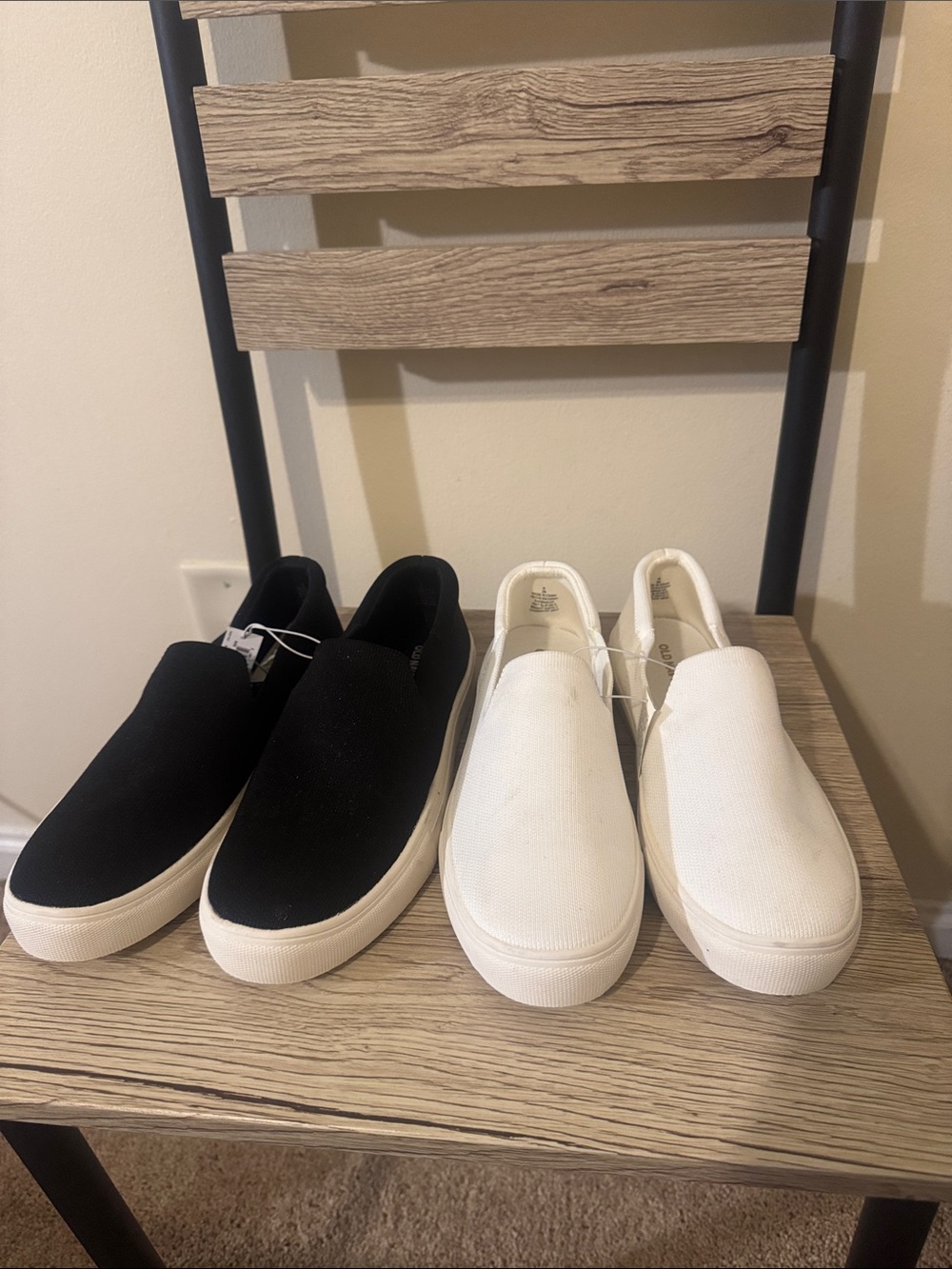 Old Navy Casual Slip-On Canvas Sneakers in Black and White (NWT) (Size 9)